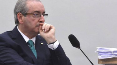 Votação de cassação de Cunha é adiada para amanhã
